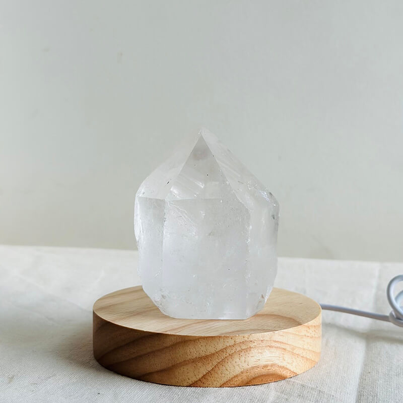 Luminária de Cristal natural com base de madeira LED.