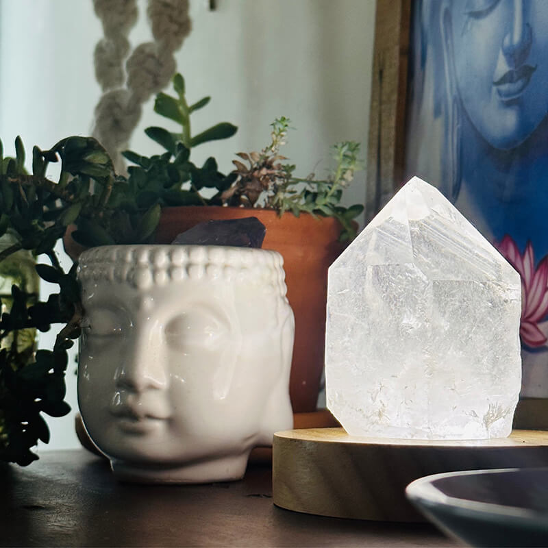 Luminária de Cristal natural com base de madeira LED.