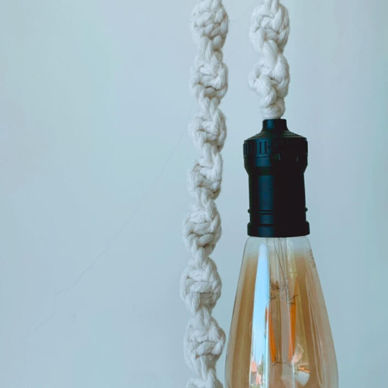 Luminária Pendente de Macramê.